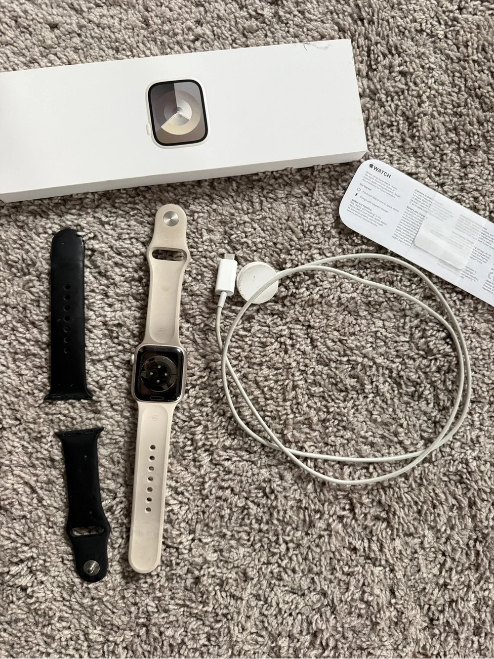 Apple Smartwatch series 9 - cream and Black Bands and Charger